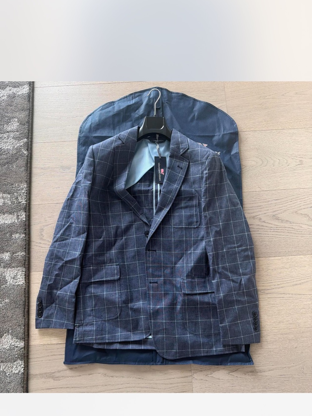 Brand New Mens Vineyard Vines Suit